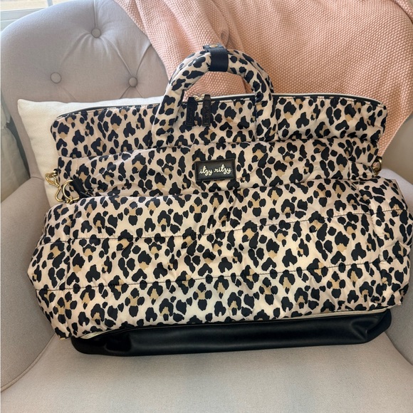 Itzy Ritzy Dream Weekender in Leopard - Picture 4 of 11